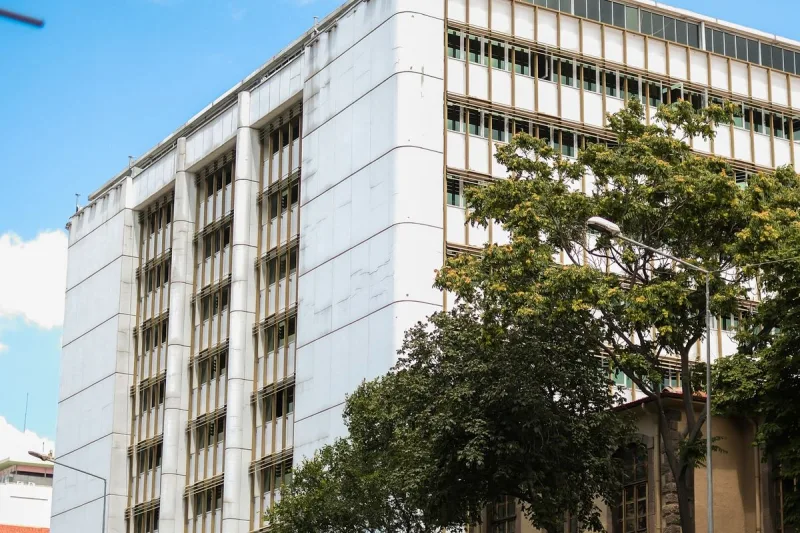 Moderne Architektur-Fassade eines Neubaus